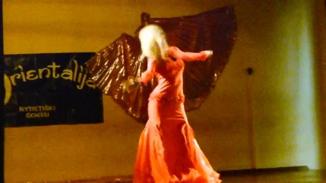 Violeta Iraki dance - svečiuose pas Orientalija смотреть онлайн