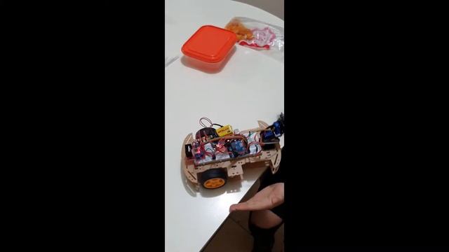 VEHICULO ARDUINO AUTONOMO