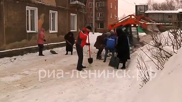 Вывоз снега на контроле городских властей смотреть онлайн