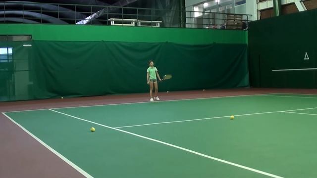 Отработка техники удара справа, слева в игровой ситуации по направлениям. смотреть онлайн