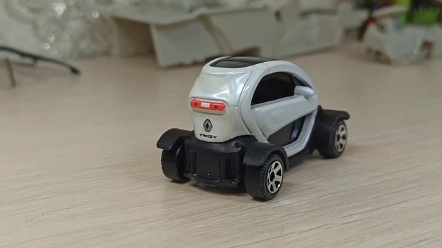 Renault Twizy'2012. Модель 1-64 от Matchbox