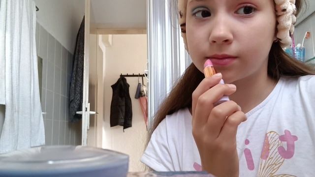 /МАКИЯЖ ДЕТСКОЙ КОСМЕТИКОЙ?-губы с блёстками??\ смотреть онлайн