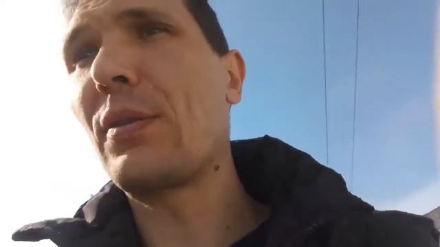 Уличные музыканты с правозащитником после попытки вернуть инструменты из полиции.