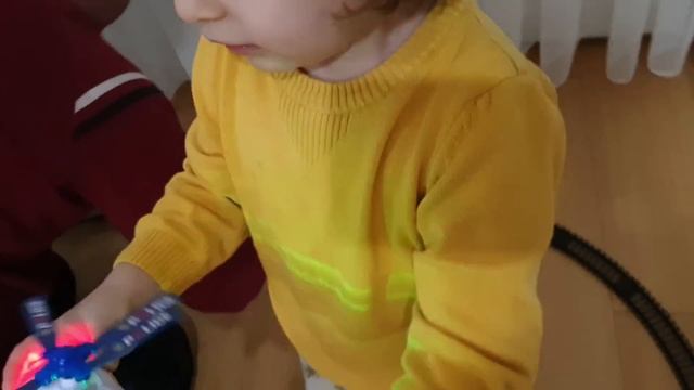 Fatih Selim'in ne zamandan beri oynamadığı treni çıkardık polis helikopteride var ışıklı sesli смотреть онлайн