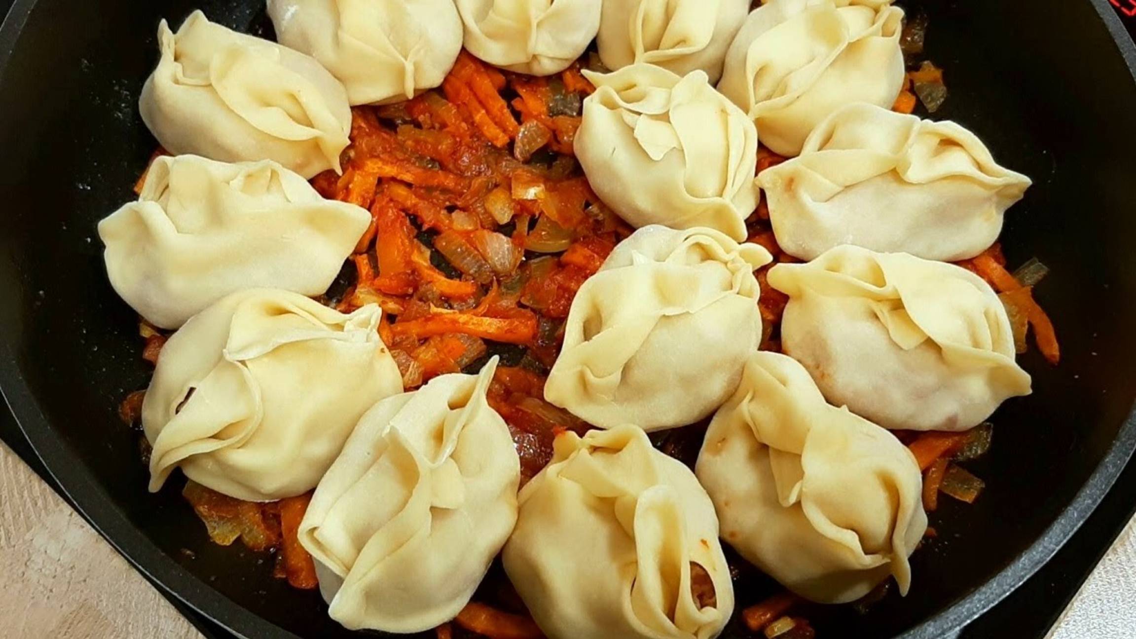 ПОЧЕМУ я раньше так не готовила МАНТЫ с мясом БЕЗ Мантоварки - МАНТЫ на СКОВОРОДЕ? Манты Домашние смотреть онлайн