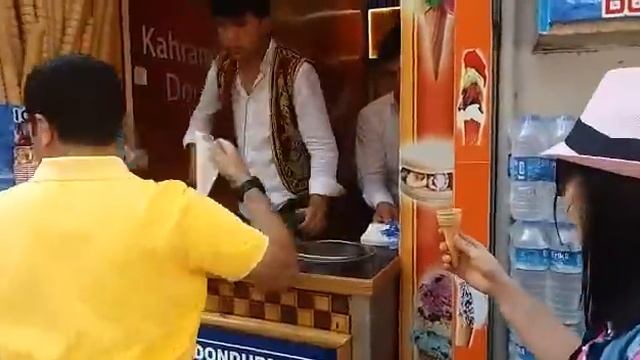 Продаёт смешно мороженое )) смотреть онлайн