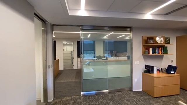 Tormax Automated SLIDING PRIVACY GLASS DOOR смотреть онлайн