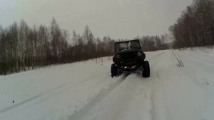 УАЗ v8 и еще УАЗик. Просто зимняя дорога