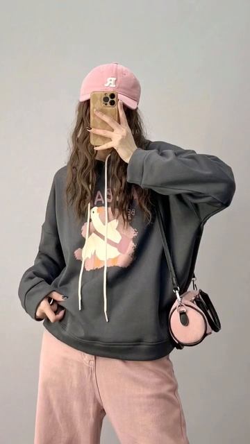 OOTD / sweatshirt wear early spring gray and pink color scheme casual Korean system #shorts #pink смотреть онлайн