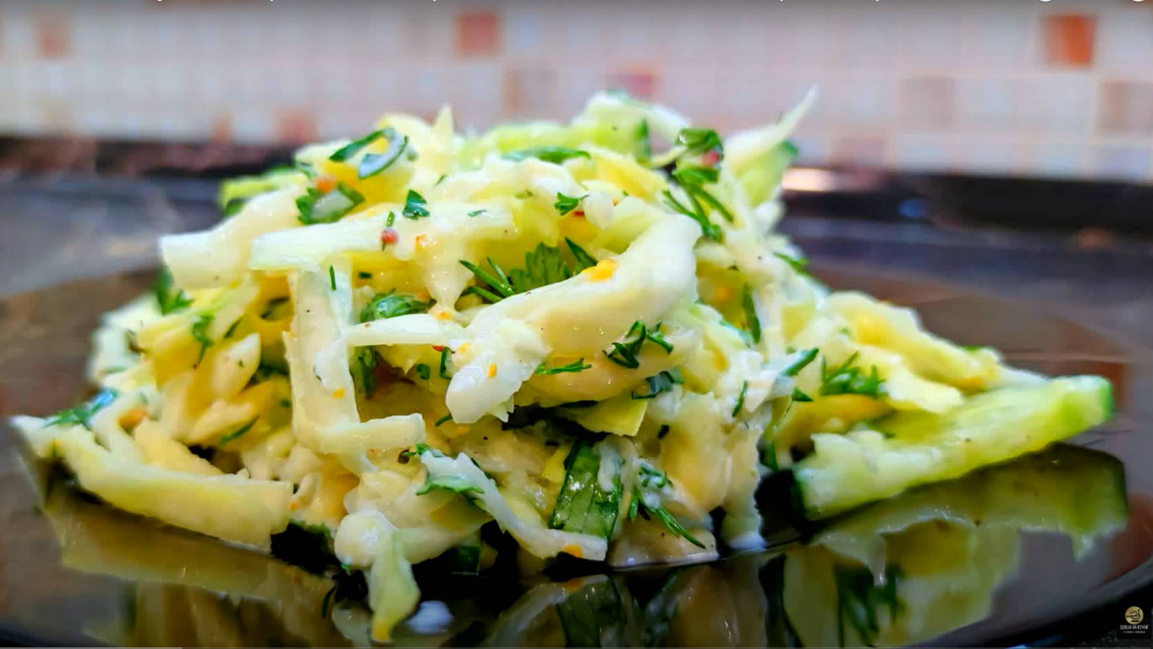 Салат с белокочанной капустой. Заправка салата просто огонь. Полезный салат. смотреть онлайн