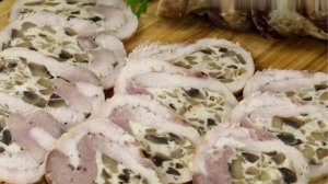 Мясной рулет с грибами