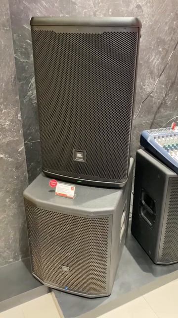 JBL Eon 715 + Subwoofer смотреть онлайн