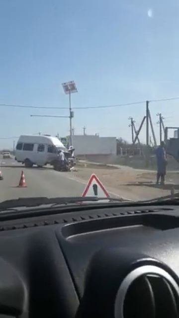 Под Астраханью мотоцикл столкнулся с "Газелью" смотреть онлайн