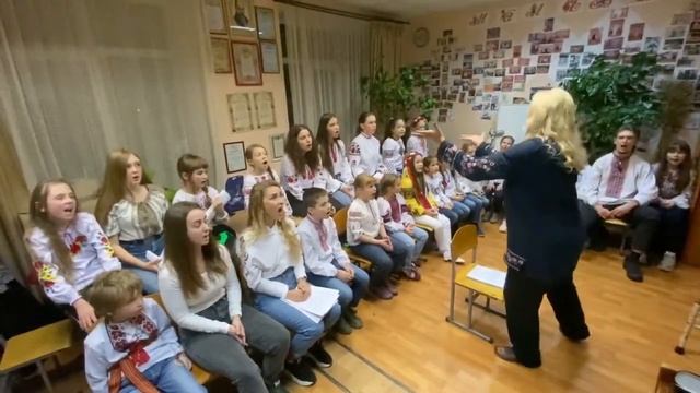 Репетиція - це завжди цікаво! Театр пісні ЛАДОНЬКИ працює над хоровими партитурами Рубена Толмачова смотреть онлайн