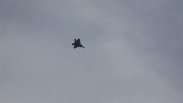 F-22 Raptor In Action - F-22 Raptor Planes Vertical Take Off, Sonic Boom Sound Barrier Breaks & CO смотреть онлайн