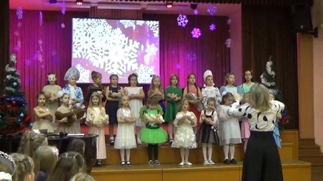 «Вечеринка со Снежинкой», танцевально-театрализованное представление на хоровом отделении ДМШ №4 смотреть онлайн