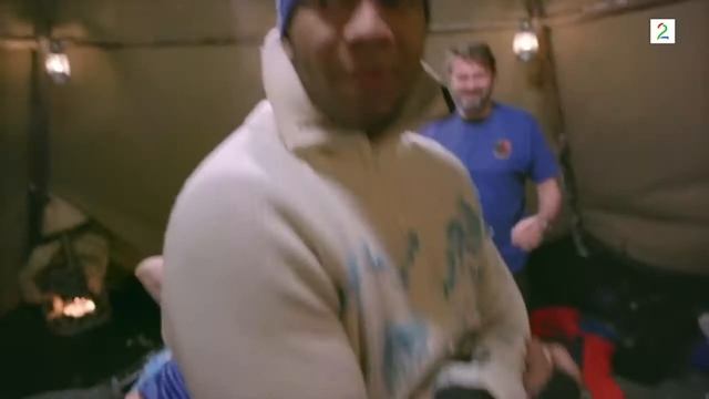 Lettkledd snøsmelting i Camp Senkveld смотреть онлайн