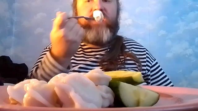 Мукбанг пельмени. Повар недоучка учит как готовить. Я ем только простую еду. Обжор. Еда на камеру. смотреть онлайн
