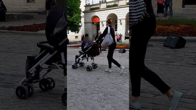 Уличные музыканты,Львов.,май 2019 смотреть онлайн