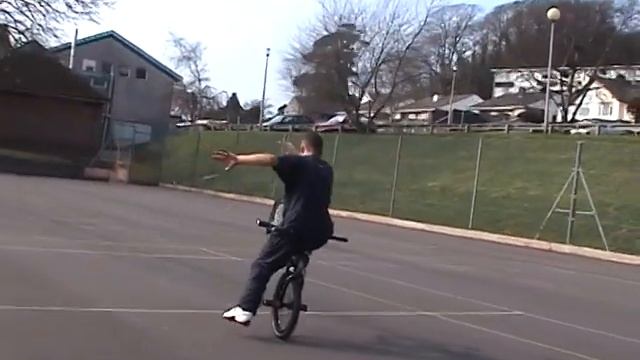 Lee Musselwhite - Crack Hop Combo - BMX Flatland