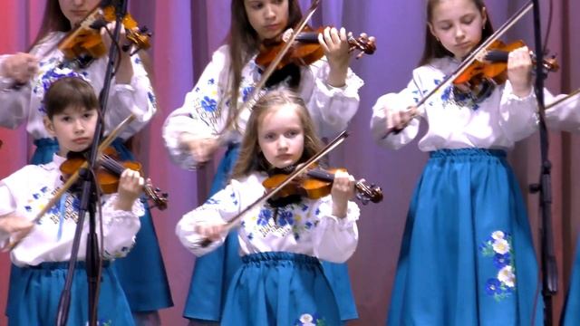 Веселий танок. Виконує ансамбль скрипалів молодших класів смотреть онлайн