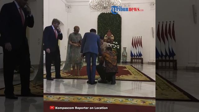 Tingkah Lucu dan Menggemaskan Sedah Mirah saat Berfoto dengan Jokowi-Iriana, dan Raja-Ratu Belanda смотреть онлайн