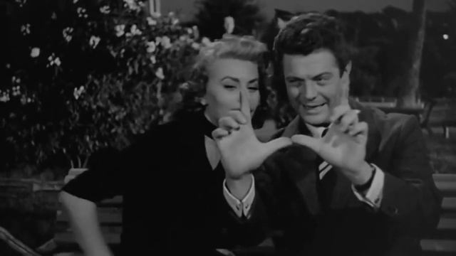 "Mambo Italiano" смотреть онлайн