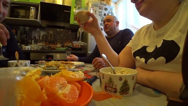 ВЛОГ__ ПЯТНИЦА __СЛАВА В ГОСТЯХ __ПОСИДЕЛКИ __+18