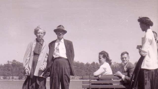 Dan Adams And Friends - Moonlight Serenade смотреть онлайн