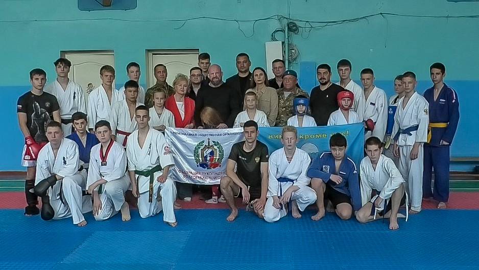 Школьники встретились с легендарным спортсменом смотреть онлайн