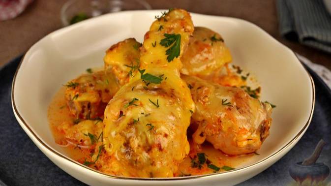 Нежный вкус с пряным акцентом. КУРИЦА В МОЛОЧНОМ СОУСЕ, С СЫРОМ