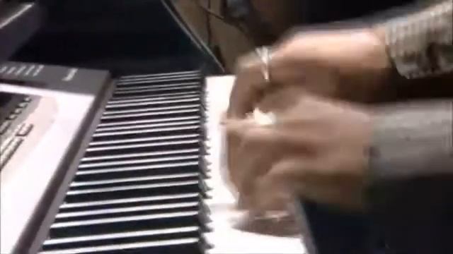 Gipsy Kings — bass solo by Xavier Padilla — live in London смотреть онлайн