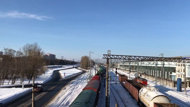 Электровоз ВЛ11М-310/337А с грузовым поездом смотреть онлайн