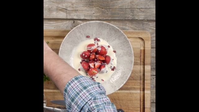 Jordbærdessert med fløde og passionsfrugt смотреть онлайн