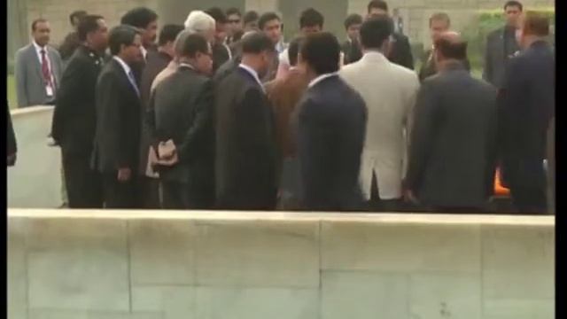 19,Dec 2014 - Bangladesh President Abdul Hamid visits Mahatma Gandhi memorial in New Delhi смотреть онлайн