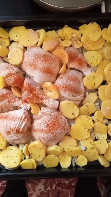 Аппетитная курочка с картошкой по домашнему) 👍 смотреть онлайн