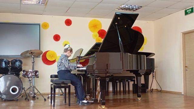 Играет Новикова Варвара
ДМШ № 4 г. Донецка