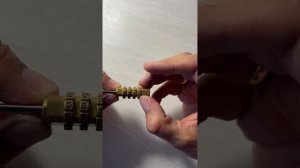 (10). Вскрытие навесного кодового замка APECS.