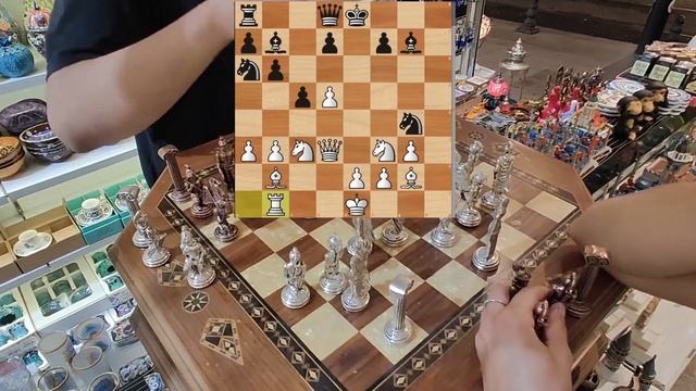Партия в ШАХМАТЫ с ТУРКОМ в Стамбуле! Играем на сувенирных шахматных фигурах смотреть онлайн