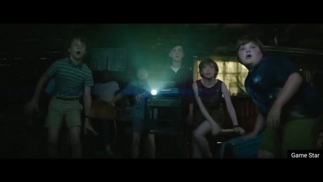 ПЕННИВАЙЗ ВЫХОДИТ ИЗ ПРОЕКТОРА, МОМЕНТ ИЗ ФИЛЬМА "ОНО" 2017 смотреть онлайн