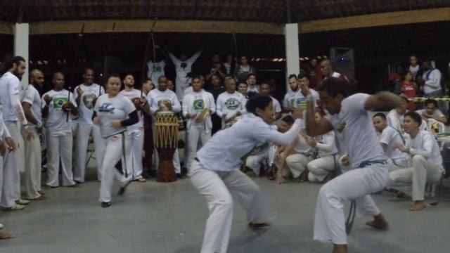 Roda de CAPOEIRA no CEMB dos Jogos Mundiais com Mestre Camisa - ABADA-Capoeira смотреть онлайн