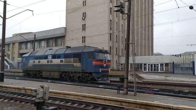 Послевыставочный тепловоз ТЭП70-0047 резервом отправляется со станции Харьков-Пассажирский смотреть онлайн