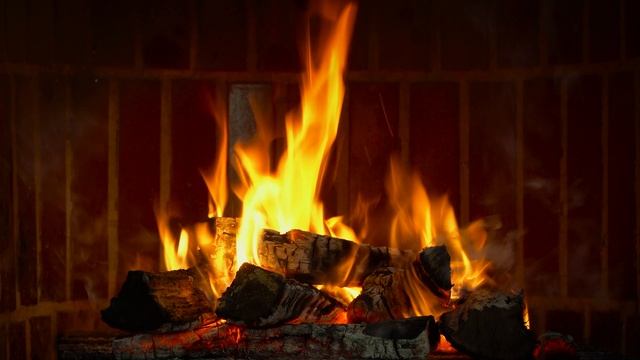 Потрескивающие звуки огня с горящими дровами. Расслабляющий камин смотреть онлайн