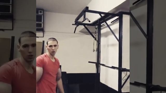Кирилл Терёшин пошел в зал смотреть онлайн