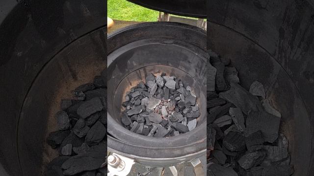 Kamado smoker, gratar de ceramica!!! Cum functioneaza un smoker! смотреть онлайн