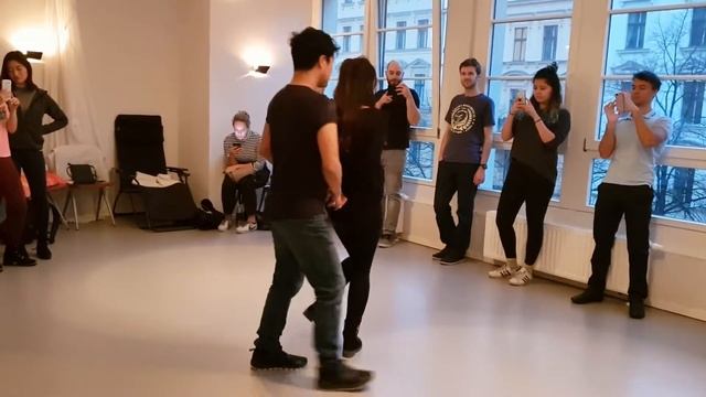 Salsa Beginners Cumbia / El Uno / enchufla смотреть онлайн