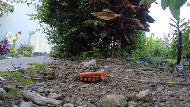 Hot Wheels Power Tread - Micro RC Tank - Off-road Bash & Indoor course - GoPro 3+ смотреть онлайн