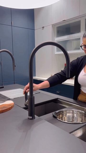 The Galley Workstation is a MUST-have in your kitchen! #kitchensink #kitchendesign #newhome смотреть онлайн
