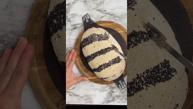 Sesame seeded patterned sourdough смотреть онлайн