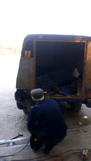 Сварка задней двери на ВАЗ"Пирожок" смотреть онлайн